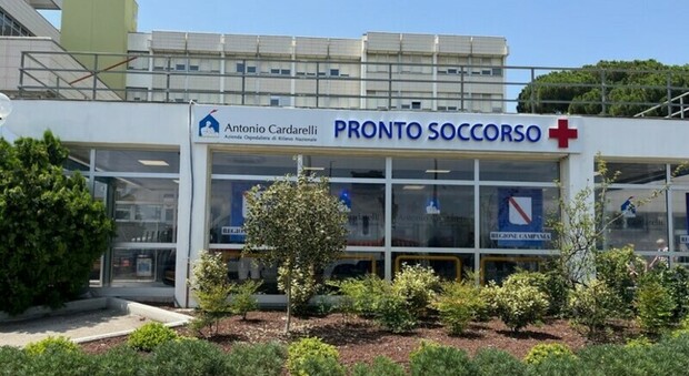 Napoli, lite nel traffico a Chiaiano: tre feriti, uno è grave all'ospedale  Cardarelli