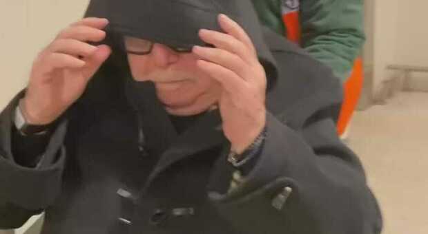 Lino Banfi in sedia a rotelle, la figlia Rosanna ci scherza su: «Stai bene, sei solo pigro»