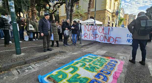 Bagnoli, protesta contro la Coppa America: «Coroglio non si tocca» 