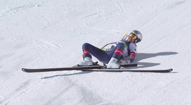  Lindsey Vonn, caduta choc durante la discesa libera: l'americana grida per il dolore, portata via in elicottero. Stava gareggiando con il crociato rotto 