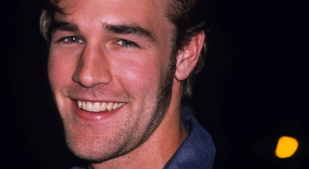 https://statics.cedscdn.it/photos/MED/2026/02/11/9353718_11204052_james_van_der_beek.jpg