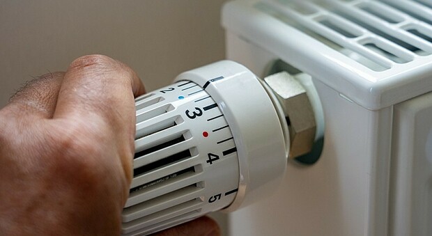 immagine Riscaldamenti, come risparmiare sulla bolletta? I consigli di consumatori ed elettrotecnici