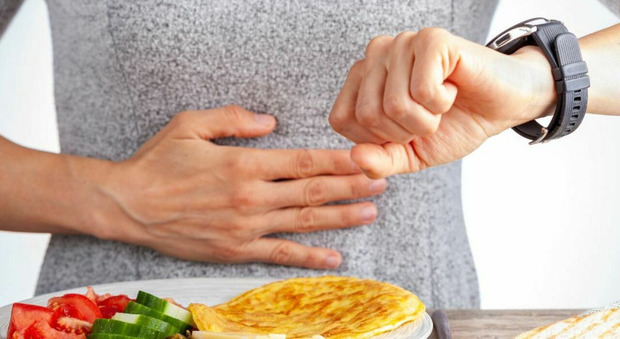 Il digiuno intermittente non fa perdere peso: ecco perché la tendenza (amatissima dalle star) è un flop secondo la scienza