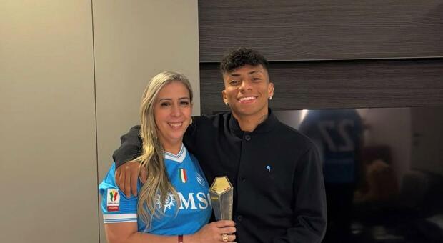  Napoli pazza di Alisson Santos: «Qui è tutto bellissimo» 