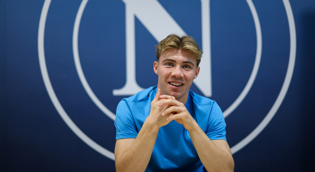  Napoli, l'intervista a Hojlund: «Vi dico tutto: io, il Napoli, Napoli, Ronaldo, Conte e l'urlo di Champions» 