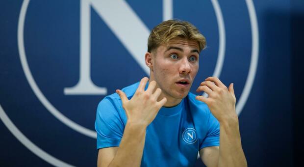  Napoli, l'intervista a Rasmus Hojlund: «Canteremo ancora l'inno della Champions» 