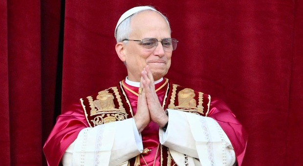 Il Papa a Napoli, Pompei e Acerra: incontro con i fedeli in piazza del Plebiscito l'8 maggio 