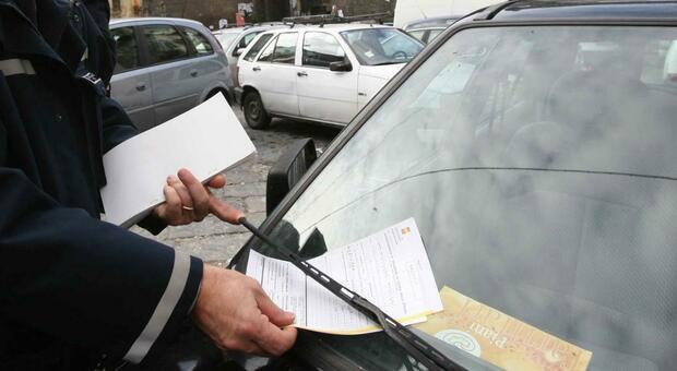  Napoli, multe già pagate ma arriva anche anche l'ingiunzione: il Comune deve restituire 50mila euro 