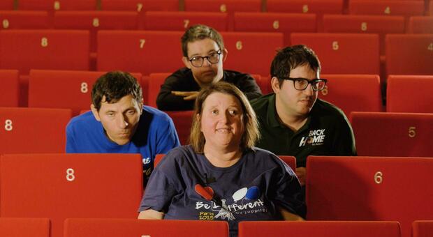 Checco Zalone, l'appello dei ragazzi con disabilità: «Hai incassato 70 milioni con Buen Camino, dacci i soldi per Santiago»