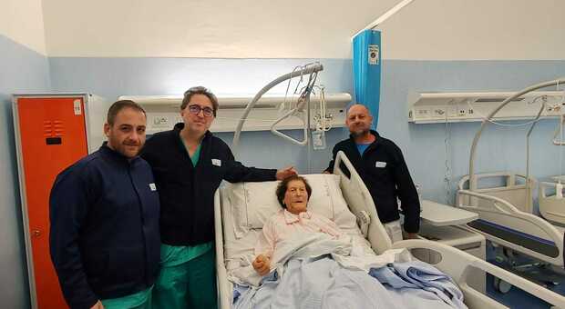  Frattura del femore, operata a 100 anni: a casa dopo 7 giorni 