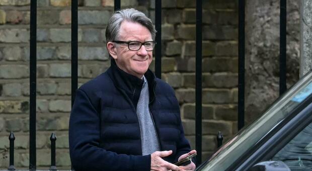  Peter Mandelson, arrestato l'ex ambasciatore britannico per lo scandalo Epstein 