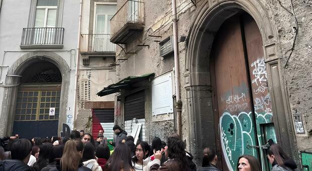  Napoli, in degrado il palazzo di San Giuseppe Moscati: «Inaccettabile, vite umane esposte a un pericolo evitabile» 