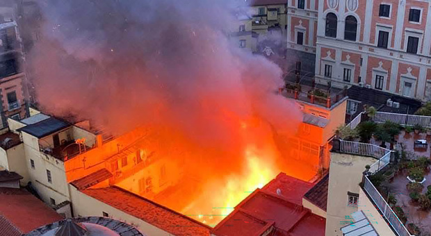  Incendio al Sannazaro, dopo la messa in sicurezza sopralluogo per scoprire le cause del rogo 