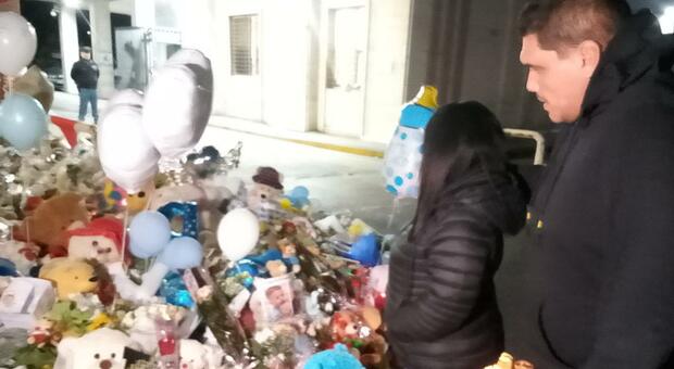  Morte di Domenico Caliendo, slitta ancora l'autopsia. La mamma: «Un vestitino per l'ultimo viaggio» 