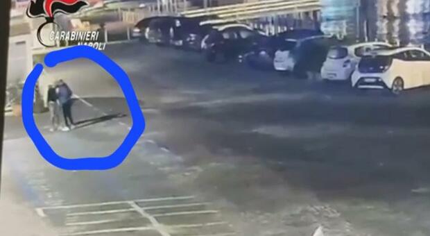  Baia, insegue e picchia l?ex, le botte in un video: arrestato per stalking 
