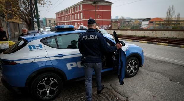 Napoli, terrore nella zona est. Sparatoria dopo una lite: gravi due minorenni
