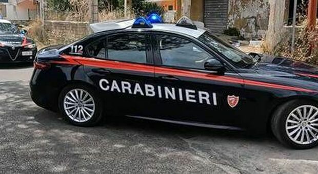  Carinaro, aggrediscono vigilante che chiede di spegnere le sigarette, scattano denunce 