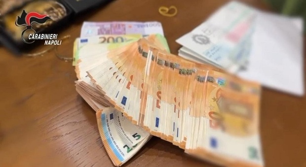  Gioielli, immobili e orologi di valore: stanato il cassiere del clan Contini 