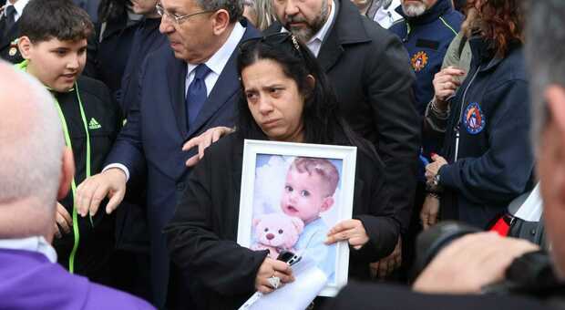 I funerali di Domenico Caliendo sulle note di «Guerriero». La mamma: «Non dimenticate mio figlio». Meloni alle esequie| Video I funerali di Domenico Caliendo sulle note di «Guerriero». La mamma: «Non dimenticate mio figlio». Meloni alle esequie| Video