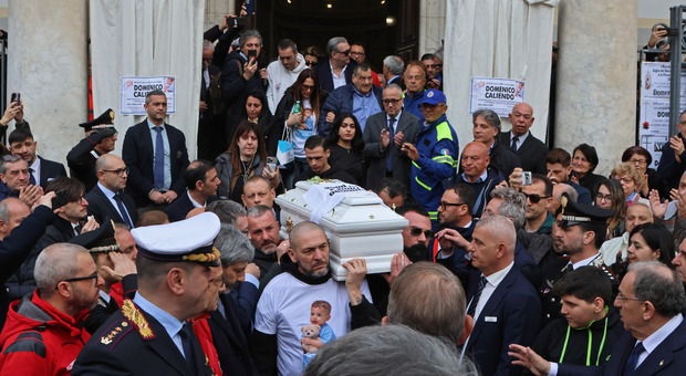  I funerali di Domenico Caliendo: addio al figlio di tutti noi 