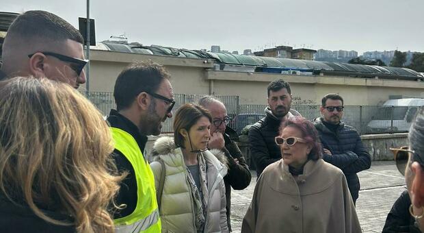  Napoli, incendio al mercato Metastasio di Fuorigrotta: sopralluogo degli Assessori Armato e De Iesu per la riapertura 