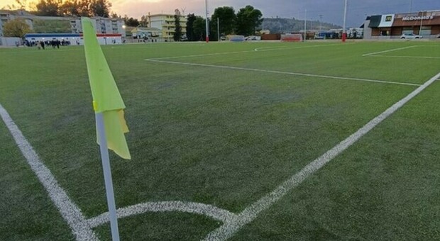  Montesarchio, ha un arresto cardiaco durante una partita: ragazzo di 16 anni trasportato d'urgenza in ospedale 