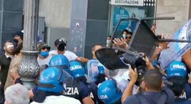  Scontri con la polizia durante il comizio di Salvini, assolti 3 giovani 