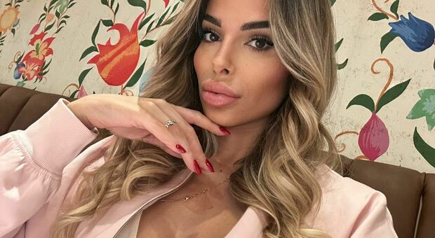  Napoli, Maria Laura Iovino derubata di borse di lusso dal fidanzato: «Mancano anche un Rolex e anelli di diamanti, è stato bruttissimo» 