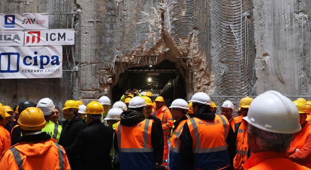  Metro a Napoli, entro un anno pronte altre tre stazioni: periferia nord più vicina 