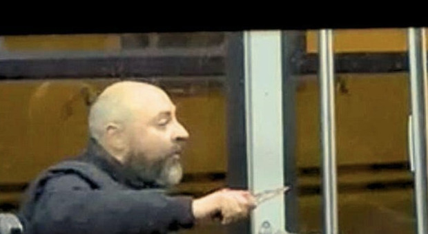  Napoli, donna pugnalata sul bus: si toglie la vita l?aggressore 