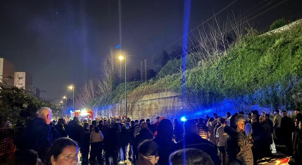  Napoli, scoppio di un petardo scambiato per un'esplosione di una bombola: allertati i vigili del fuoco, nessun ferito 