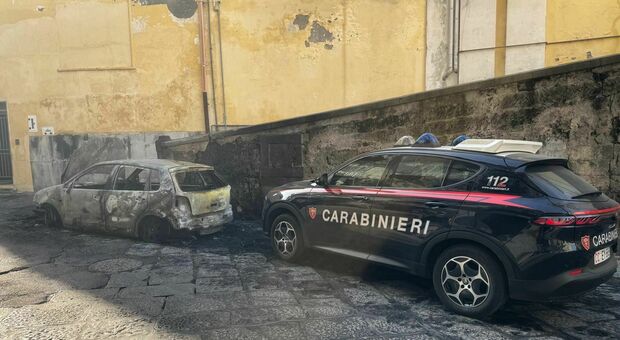 Gragnano: calci alla compagna incinta, poi la minaccia col coltello e le brucia i vestiti 