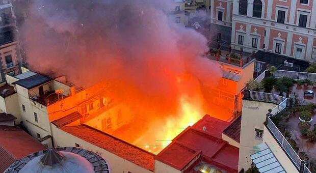  Teatro Sannazaro, la sfida dopo l'incendio: acquisizione-lampo, poi la ricostruzione 