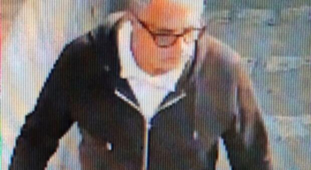  Costumista morto a Capri, spunta il primo indagato: «Raccontò il falso ai pm» 