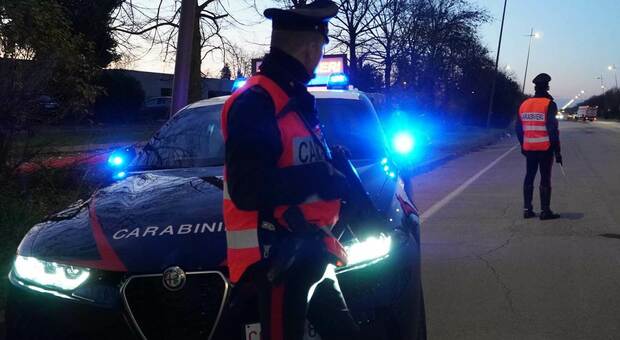  Bacoli, fuga dopo il tentato furto di un auto: scarcerati i componenti della banda 