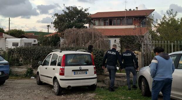  Licola, donna muore carbonizzata: «Stava fumando nel letto» 