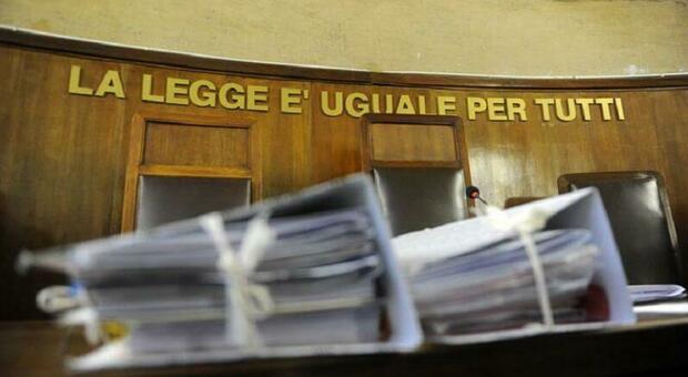  Mantiene il figlio da dodici anni: «Ma non me lo fanno conoscere» 