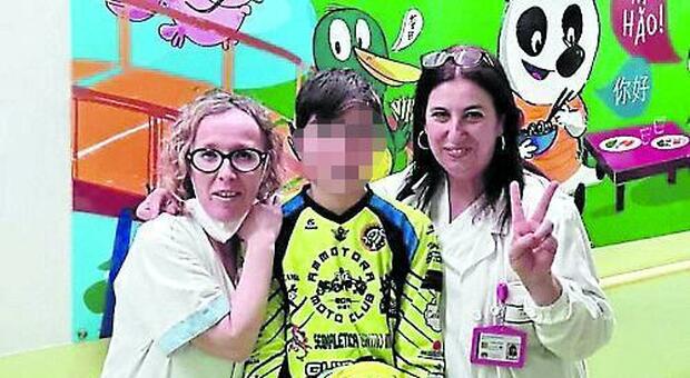 Roma, ragazzino con tumore al colon salvato in un mese con terapia da adulti al Gemelli: Luca è tornato alla sua passione (la moto)