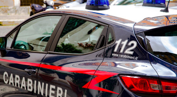 Napoli, drone incastrato sul tetto della caserma di corso Malta: trasportava cellulari 