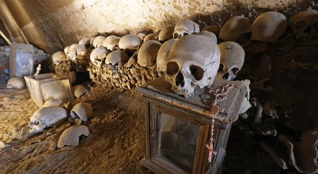  Napoli, Manfredi al Cimitero delle Fontanelle: «Riapertura vicinissima» 