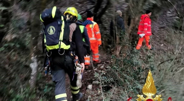  Va a cogliere asparagi con un amico, imprenditore stroncato da malore 