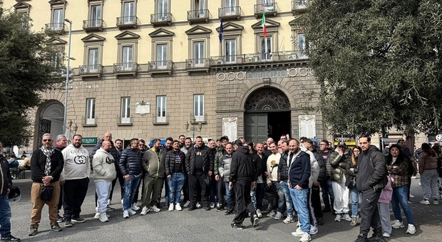  Venditori di cozze, la protesta: «Fatturati ridotti dell?80%» 
