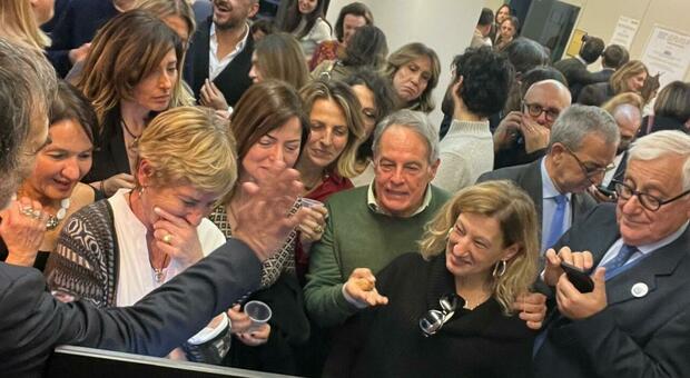  Referendum, cori, sorrisi e ?Bella ciao?: il brindisi dei magistrati 