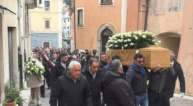  Morto Luca Sannino, carabiniere in servizio a Qualiano: aveva 27 anni. Dolore ai funerali 