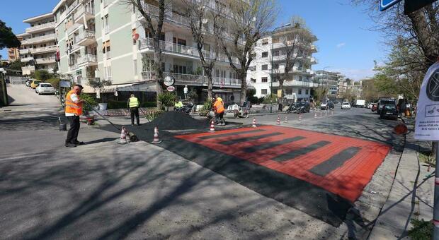  Strade a Napoli, installati i nuovi dossi: si parte da Posillipo e Chiaia 