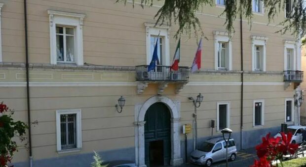  Concussione, dirigente del Comune di Benevento arrestato in flagranza: «70mila euro per sbloccare pratiche» 
