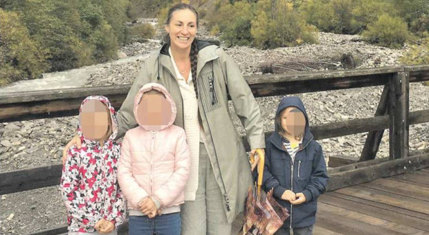  Famiglia nel bosco, Catherine può riabbracciare i figli (dopo 25 giorni): incontro protetto nella casa famiglia di Vasto 