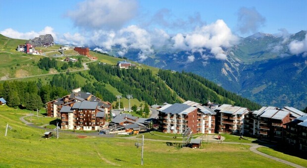 https://statics.cedscdn.it/photos/MED/2026/04/01/9449982_01143916_la_plagne_estate.jpg