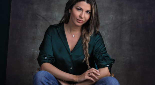 Claudia Conte, chi è la conduttrice che ha raccontato di avere una relazione con il ministro Piantedosi: le foto sui social, i libri, la tv Claudia Conte, chi è la conduttrice che ha raccontato di avere una relazione con il ministro Piantedosi: le foto sui social, i libri, la tv