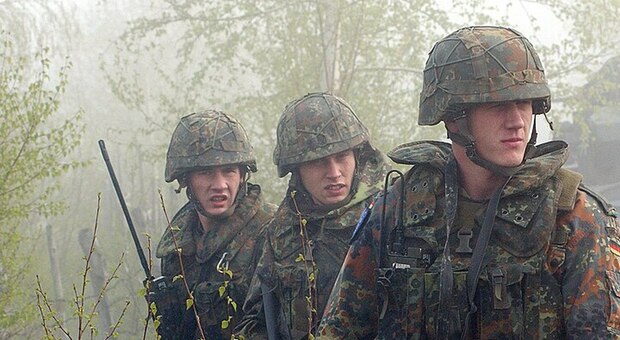 https://statics.cedscdn.it/photos/MED/2026/04/05/9457665_05102718_bundeswehr_g36.jpg